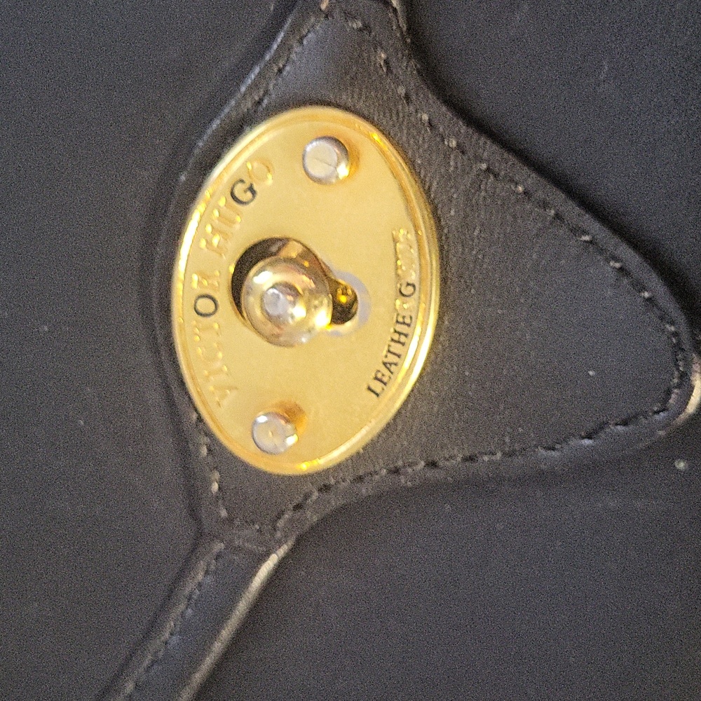 Y2K Vibtsge Victor Hugo Chic Black Crossbody Bag with Gold Accents - Picture 3 of 8